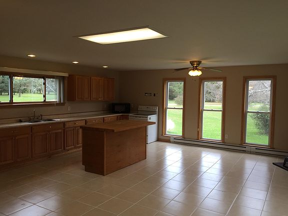 Kitchen/dining/living