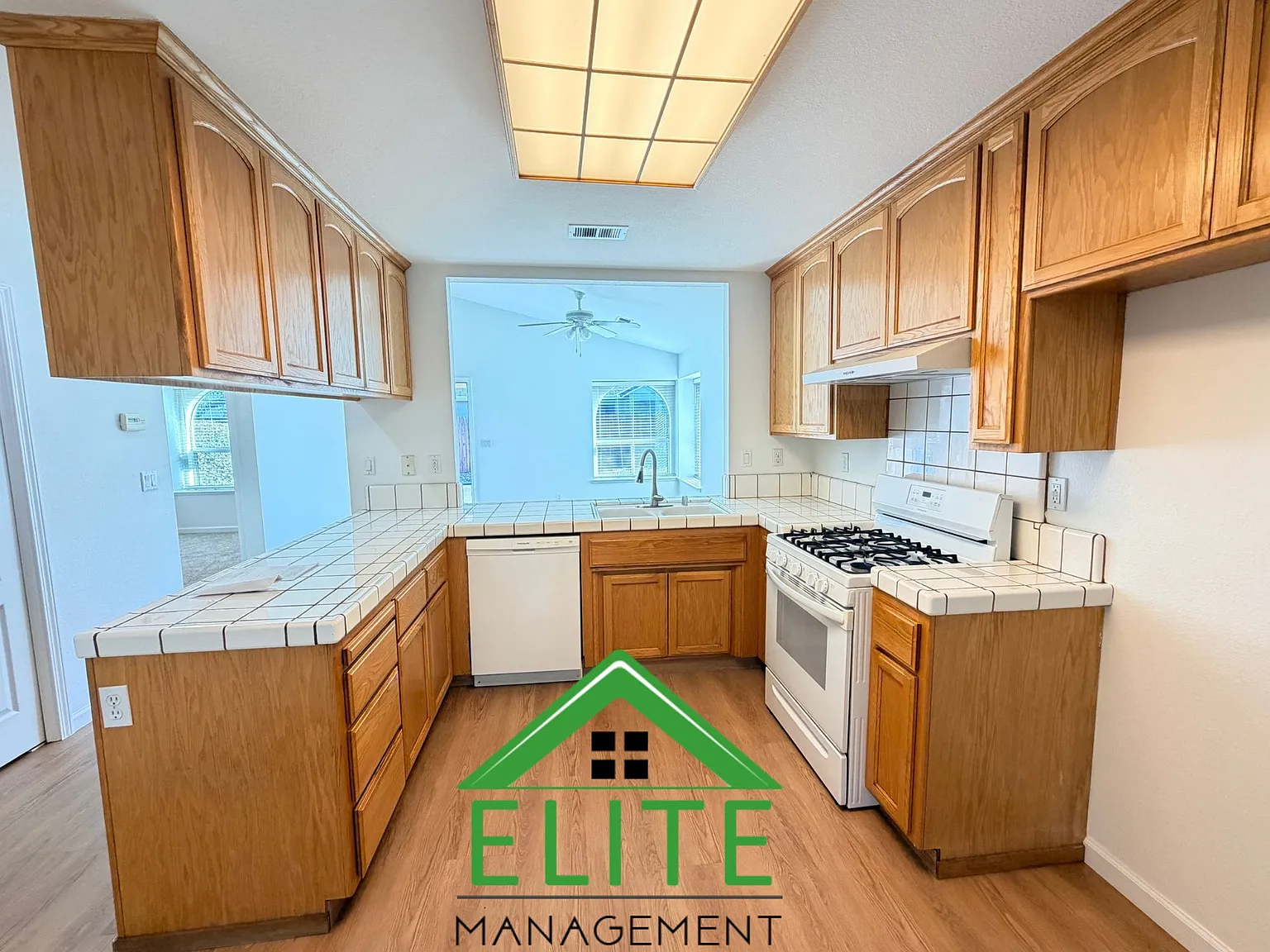 1 bed, 1.5 bath, 944 sqft, $2,100 — Photo 4