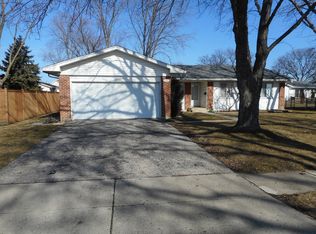 274 Trowbridge Rd, Elk Grove Village, IL 60007