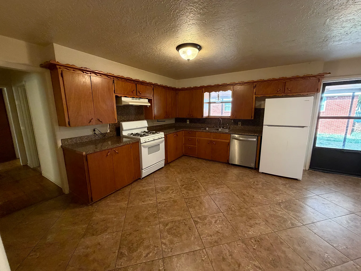 3 bed, 1460 sqft, $1,375 — Photo 3