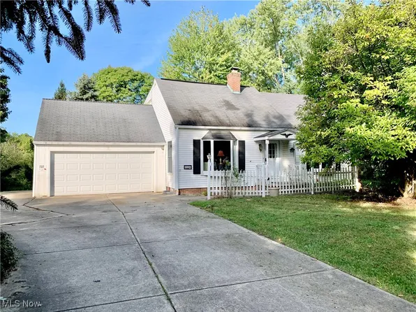 9196 Highland Dr, Brecksville, OH 44141