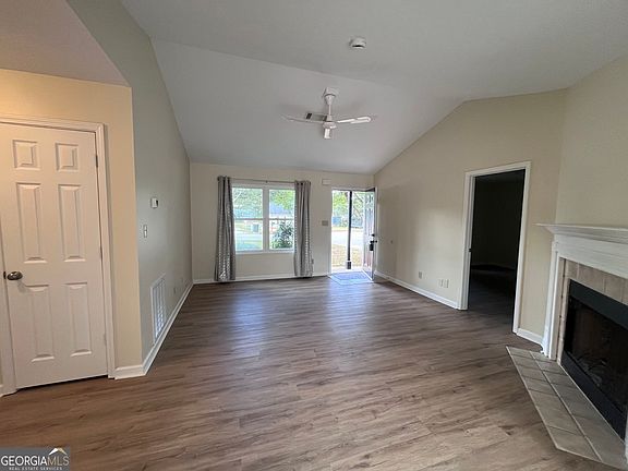 5th image of 31 Oak St