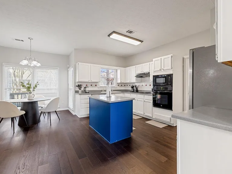 5590 Cannonero Dr — Photo 10