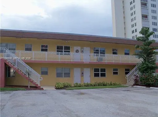 2121 N Ocean Blvd #1