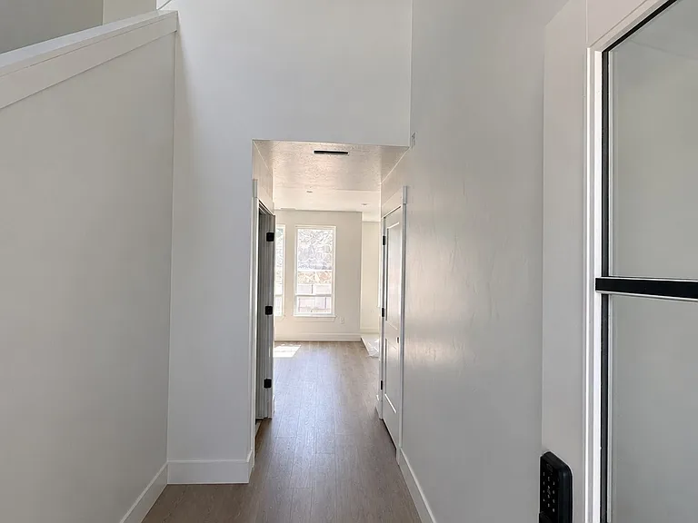 1537 S 600th St E — Photo 9