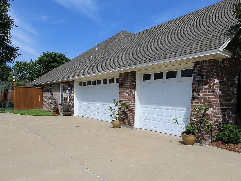 2nd image of 203 Frenchmans Bend Pl