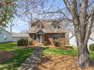 895 Woodland Trace Dr, Winston Salem, NC 27104