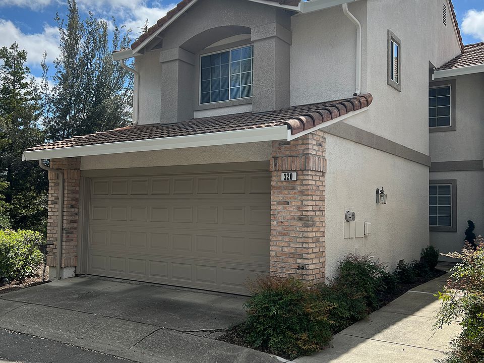 1st image of 320 Camino Arroyo E