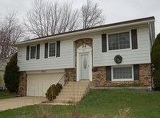 802 Larsen Ave, Streamwood, IL 60107