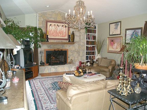 2nd image of 1808 Leslie Dr