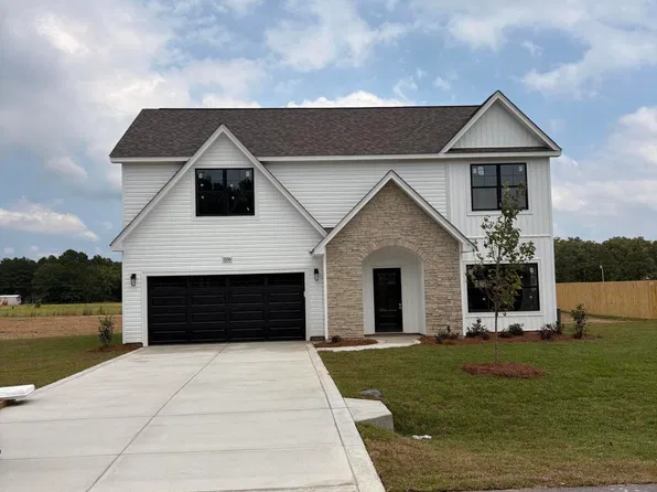 1556 Eastbay Dr, Fayetteville, NC 28312