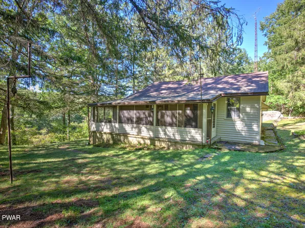 128 Falls Rd, Dingmans Ferry, PA 18328