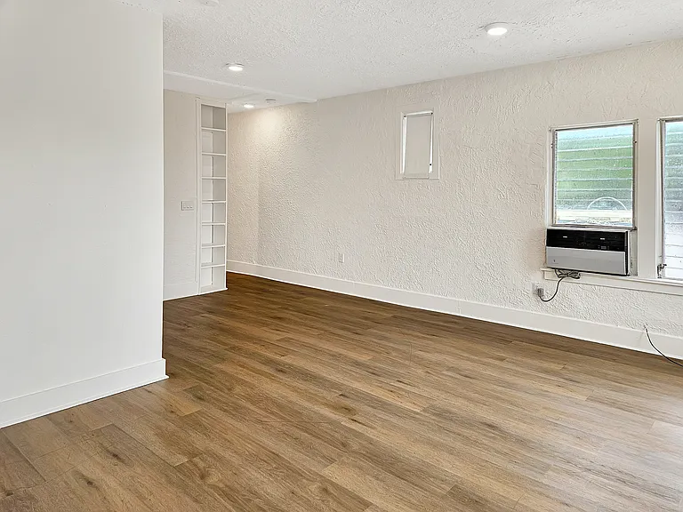 211 NE 97th St #201 — Photo 1