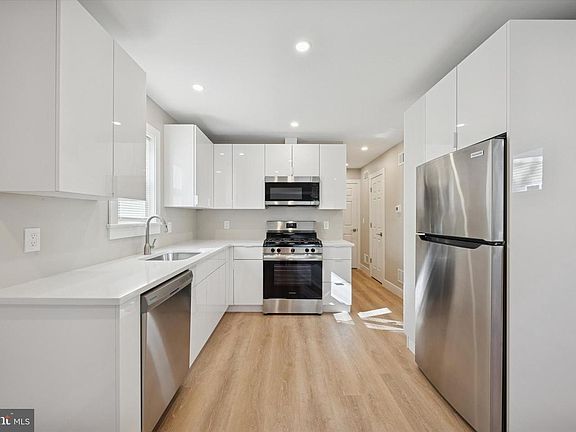 5th image of 118 Bartram Ave