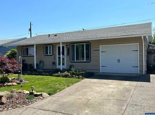 1936 Rainier Rd, Woodburn, OR 97071