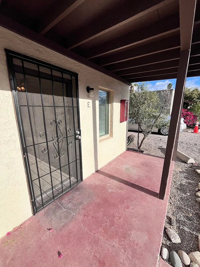 3706 E Fairmount Street — Photo 3