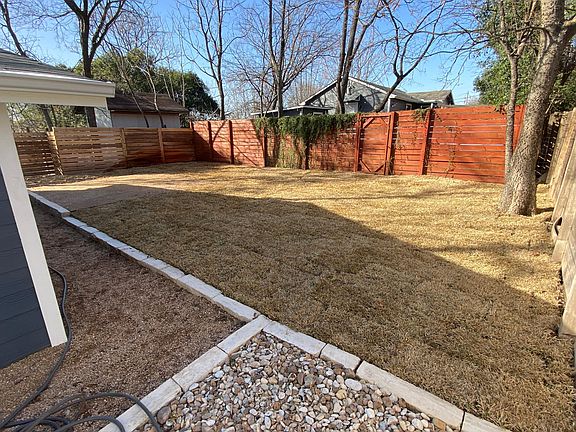 Large fenced back yard offers privacy and security