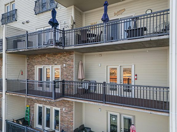 2nd image of 433 Sandpiper Ln