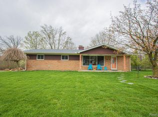 707 Gertrude Rd, Waterford, MI 48328