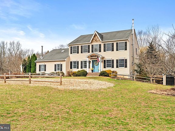 3rd image of 38 Cranberry Canners Rd