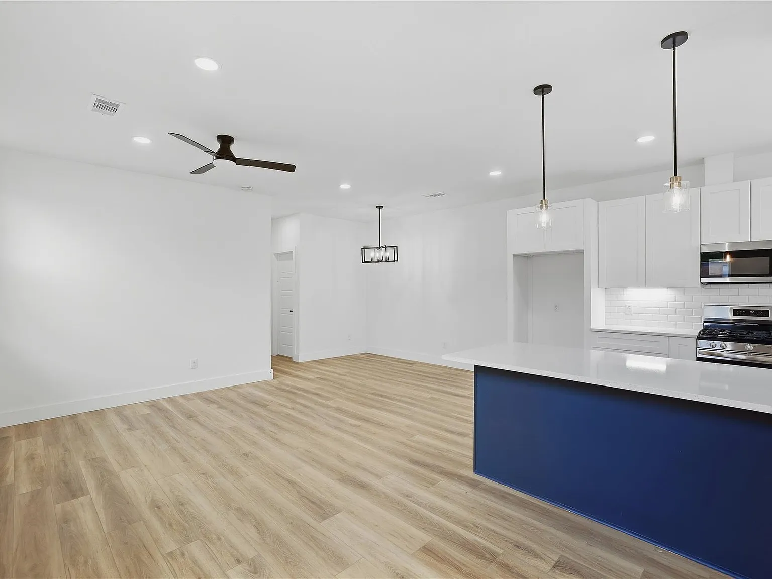 3 bed, 2.0 bath, 1206 sqft, $2,000 — Photo 4
