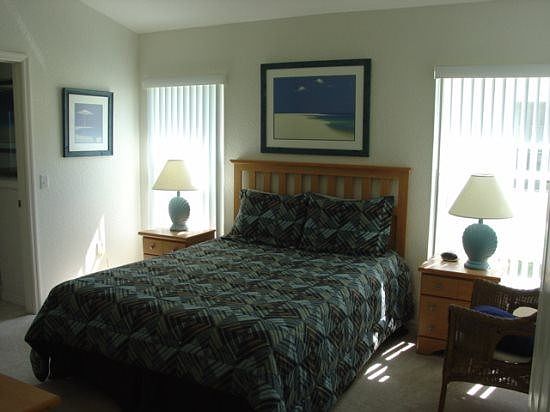 TM4P224TC-king-bedroom