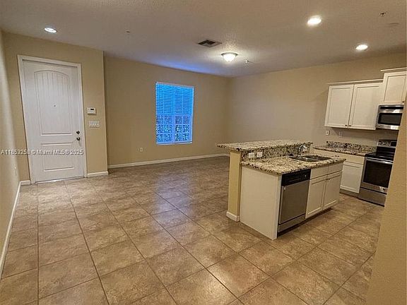 2nd image of 290 SW 7th Ct #290
