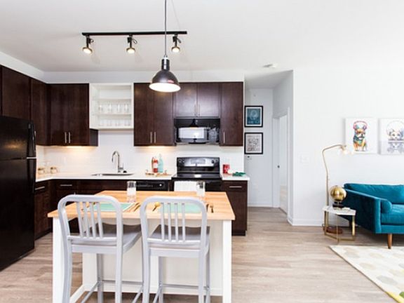 Kitchen & Dining