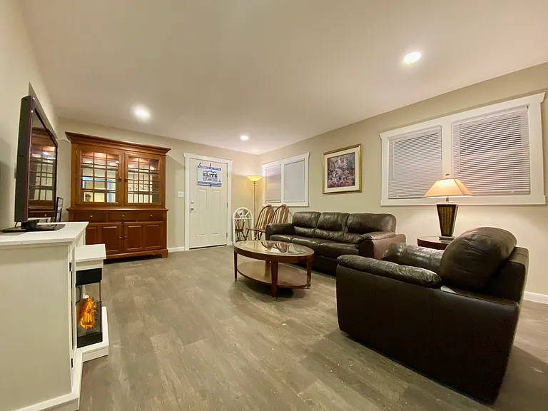 262 N Cherrywood Ave — Photo 7