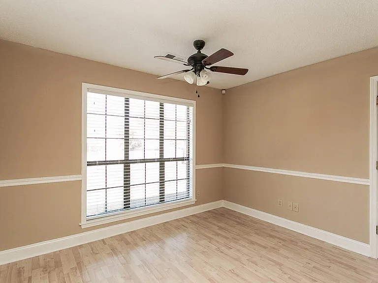10264 Amanda Dr — Photo 4