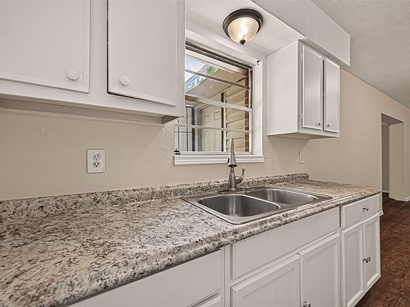 3rd image of 11819 Leitrim Way