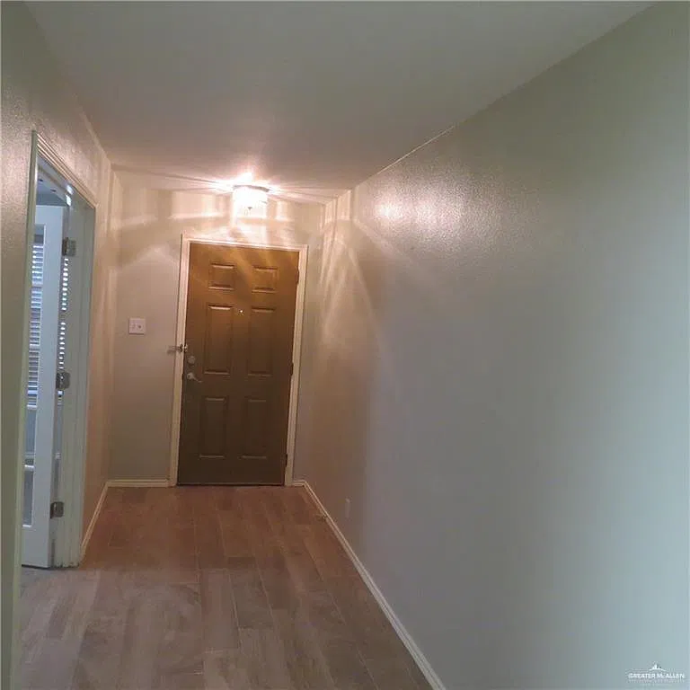 3 bed, 2.0 bath, 1848 sqft, $1,900 — Photo 2