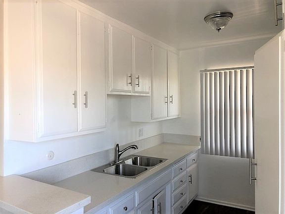 3rd image of 826 S Osage Ave APT 8