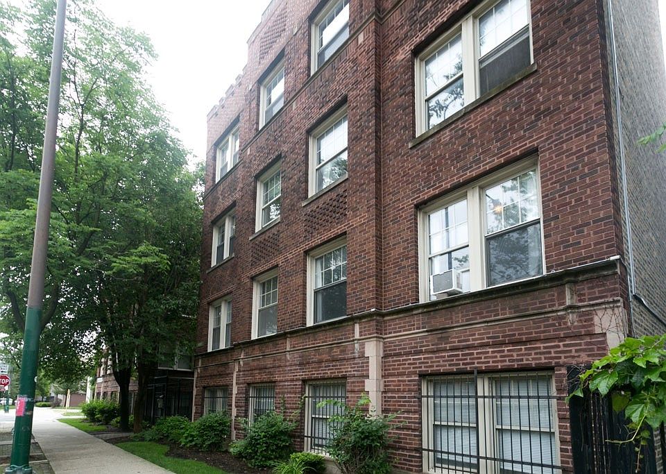 1st image of 3257 W Wrightwood Ave #D3