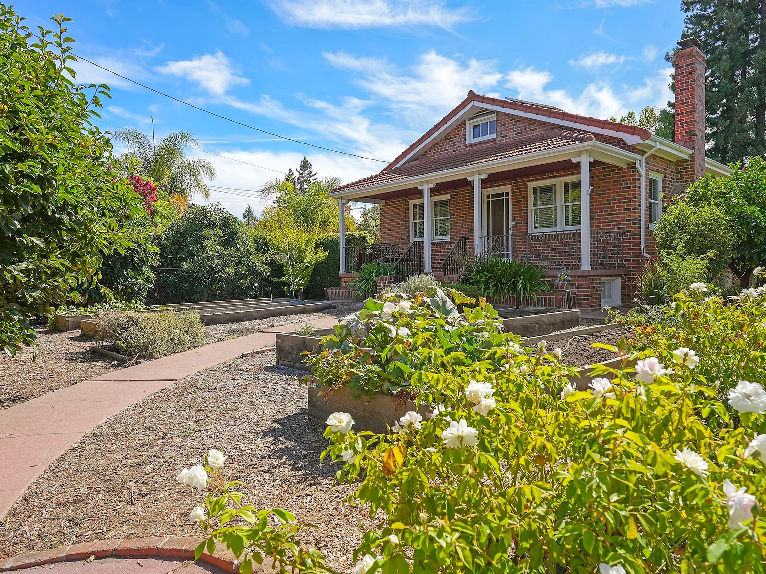 Rare Menlo Park Property with Spacious Main Home & Private ADU — Photo 2