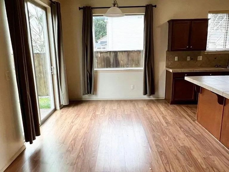 4303 NE 136th Ave — Photo 7