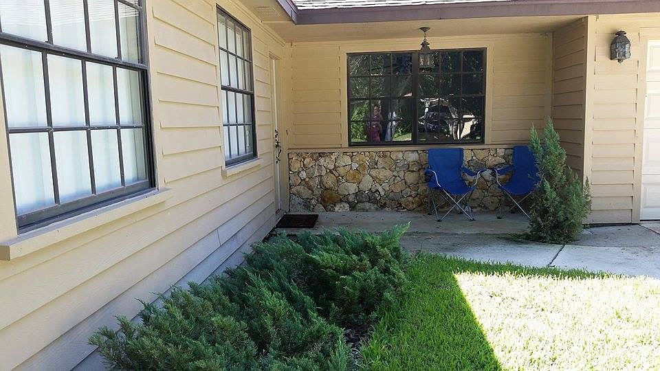 1st image of 913 Brookside Dr