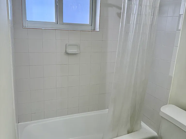 511 SW 37th Ave #1 — Photo 6