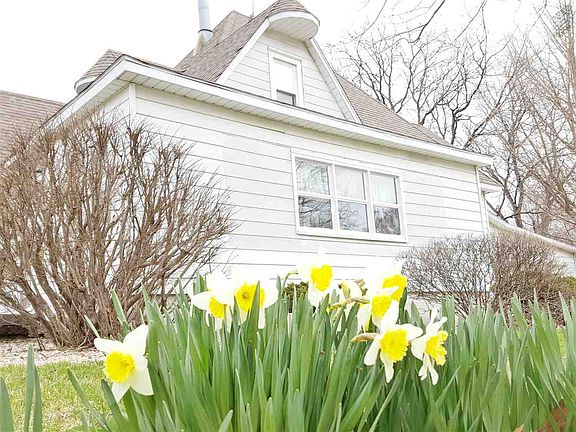 3rd image of 202 N Whitley St