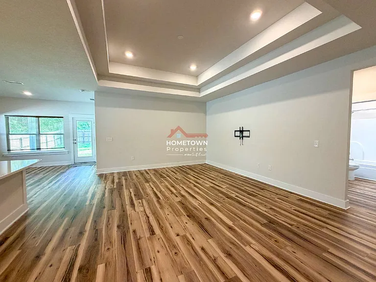 220 Camellia Dr — Photo 5