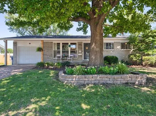 569 Haventree Dr, Hazelwood, MO 63042