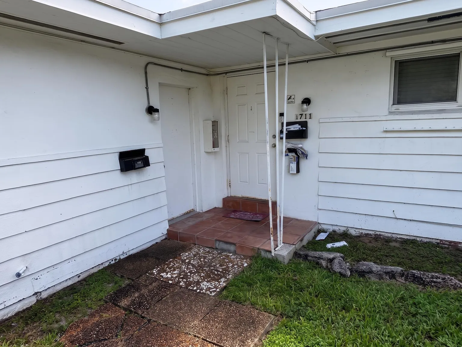 1 bed, 1.0 bath, 2205 sqft, $1,200 — Photo 3