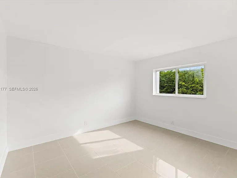 319 NE 14th Ave #201 — Photo 17