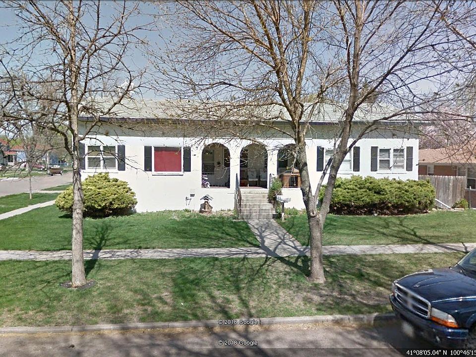 1st image of 619 W 1st St