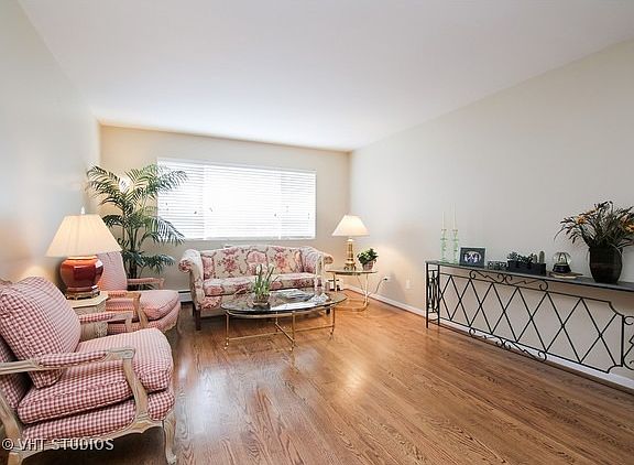 2nd image of 1136 Greenleaf Ave APT 201