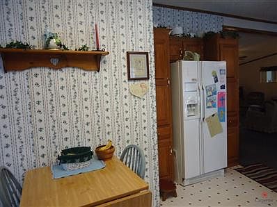LOTS OF KITCHEN