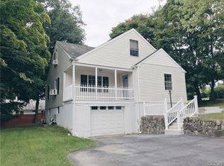 9 Mid Oaks Rd, Monroe, NY 10950