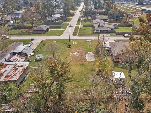 3rd image of 816 Shady Ln