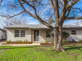 1229 S Howeth St, Gainesville, TX 76240