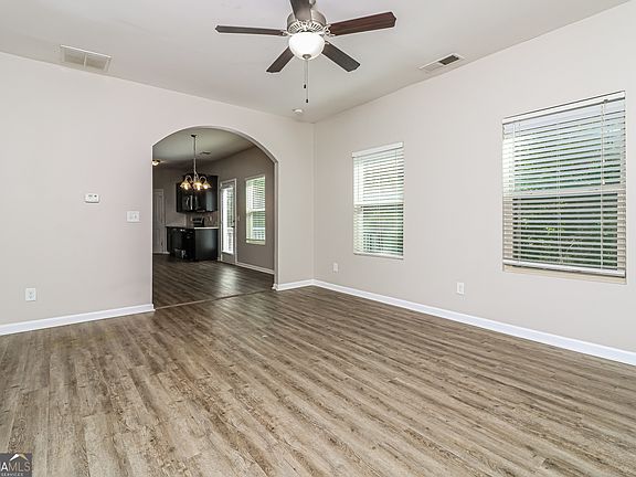 3rd image of 403 Westridge Cir
